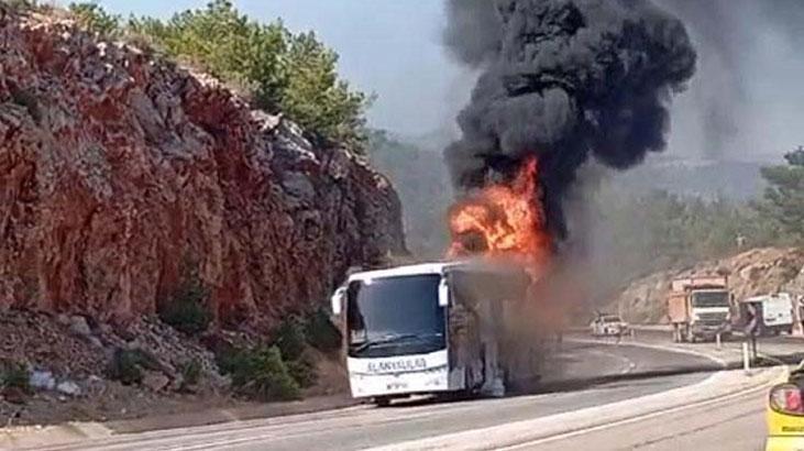 Mersin’de 34 yolcu bulunan otobüsü bir anda alev aldı